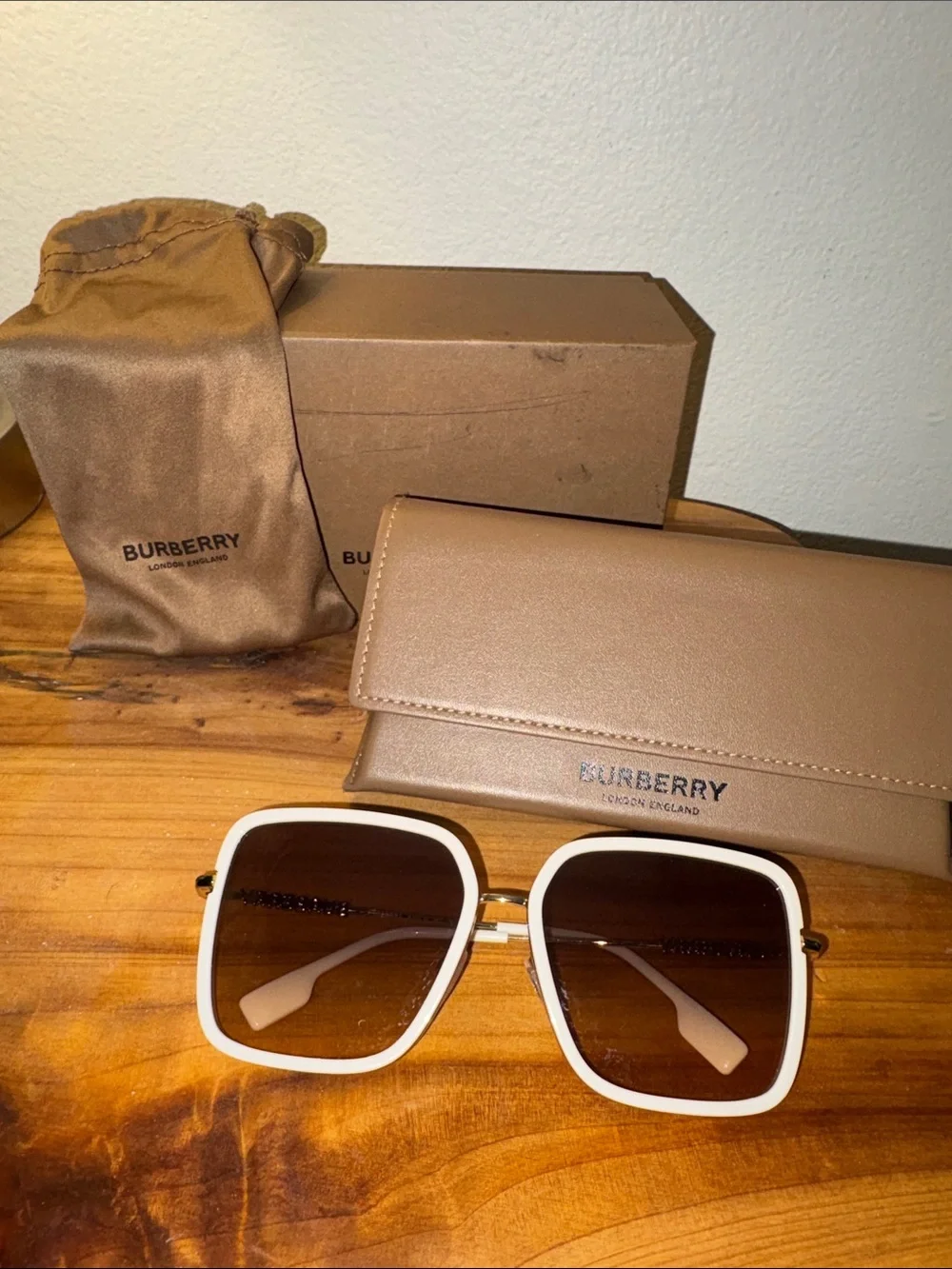 Burberry elegant square